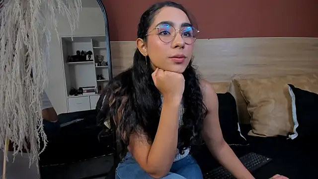 scarlett25   online show from 03-12-26, 08:15