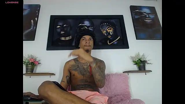 Tatoo Noah online show from 04-12-26, 01:16