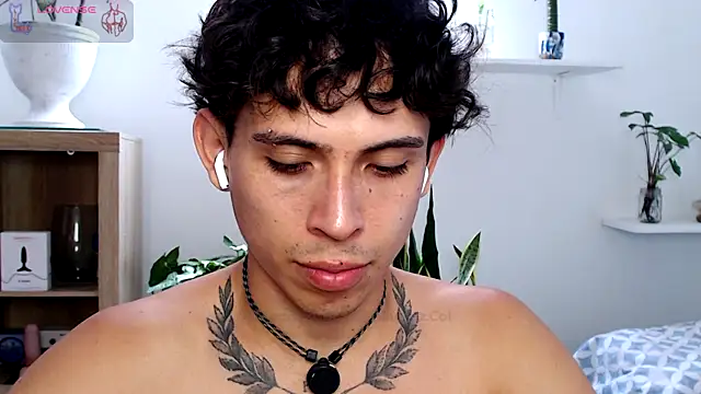 Magnuz Col online show from 04-24-26, 03:36