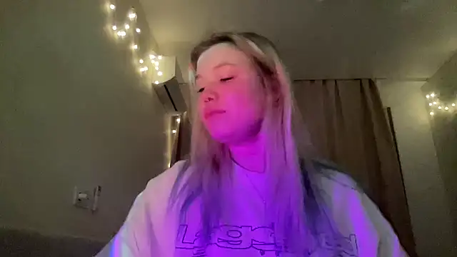 Lulu Di online show from 03-18-26, 10:02