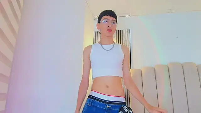 Snapshot of lian_cameron chatting on 04-29-26, 03:54 lian cameron online show from 04-29-26, 03:54