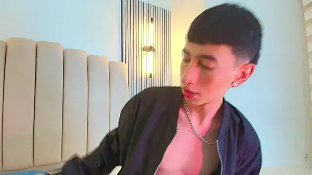 Snapshot of lian_cameron chatting on 05-15-26, 03:57 lian cameron online show from 05-15-26, 03:57