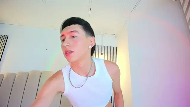 Snapshot of lian_cameron chatting on 05-23-26, 04:29 lian cameron online show from 05-23-26, 04:29