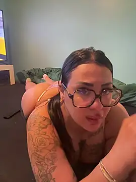 Snapshot of Melissa-suisse chatting on 03-28-26, 03:11 Melissa-suisse online show from 03-28-26, 03:11