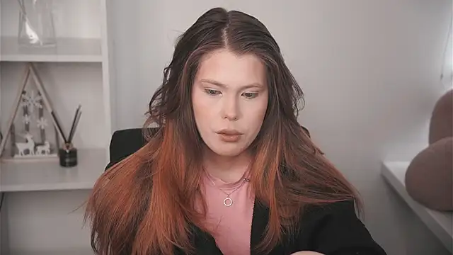 Snapshot of MarnieWootan chatting on 02-25-26, 04:44 MarnieWootan online show from 02-25-26, 04:44