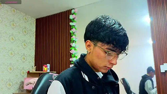 Snapshot of osamu_tay chatting on 06-09-26, 03:18 osamu tay online show from 06-09-26, 03:18