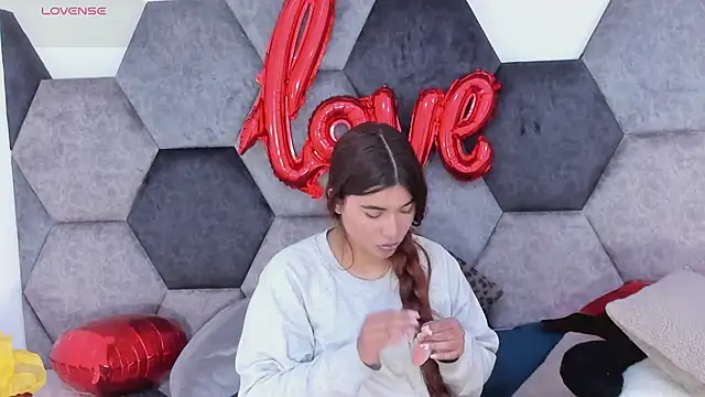 DulceJones online show from 02-12-26, 08:15