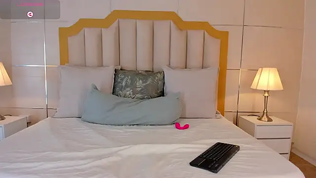 Crystal Rose   online show from 03-05-26, 11:39