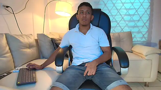 ricky spensar23cm  online show from 04-05-26, 12:19