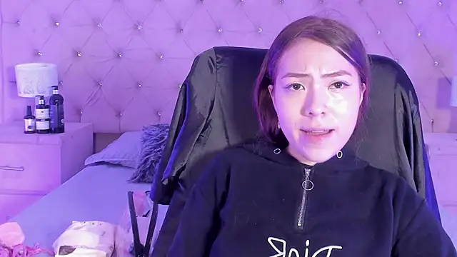 Snapshot of lizzyrossie chatting on 02-12-26, 12:55 lizzyrossie online show from 02-12-26, 12:55