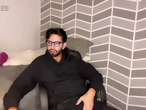 Snapshot of thomass1018 chatting on 02-13-26, 02:29 thomass1018 online show from 02-13-26, 02:29