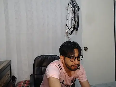 thomass1018 online show from 05-26-26, 01:23