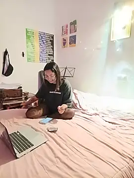 helloandi online show from 08-03-26, 02:43