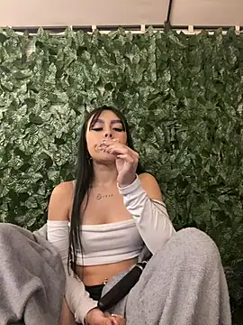 Snapshot of scarlett_pinkk1 chatting on 02-04-26, 03:01 scarlett pinkk1 online show from 02-04-26, 03:01