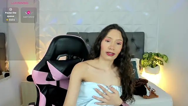 Snapshot of valeryn__rosse chatting on 05-01-26, 02:27 valeryn rosse online show from 05-01-26, 02:27