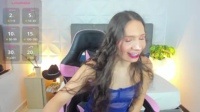 Snapshot of valeryn__rosse chatting on 05-08-26, 02:06 valeryn rosse online show from 05-08-26, 02:06