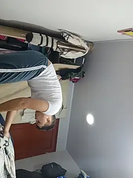 Snapshot of Andres_medi32 chatting on 02-10-26, 05:39 Andres medi32 online show from 02-10-26, 05:39