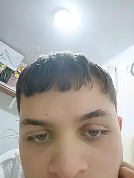 Snapshot of Andres_medi32 chatting on 02-13-26, 06:42 Andres medi32 online show from 02-13-26, 06:42