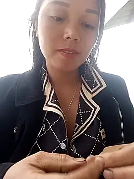 Snapshot of Rose-222 chatting on 04-24-26, 09:45 Rose-222 online show from 04-24-26, 09:45
