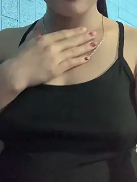 Hoa-tuylip online show from 02-17-26, 12:40