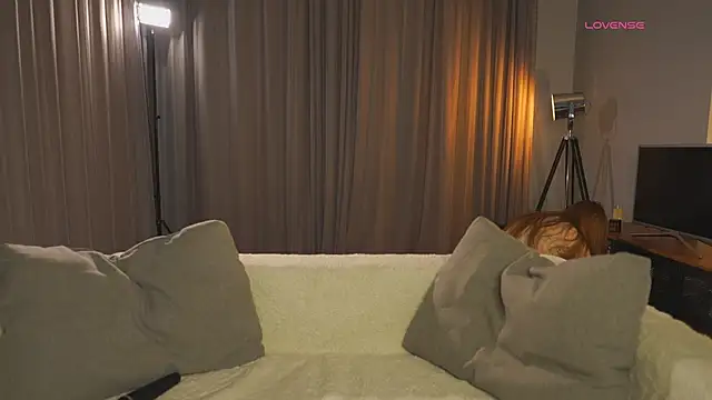 SharaNewbern online show from 02-07-26, 01:59