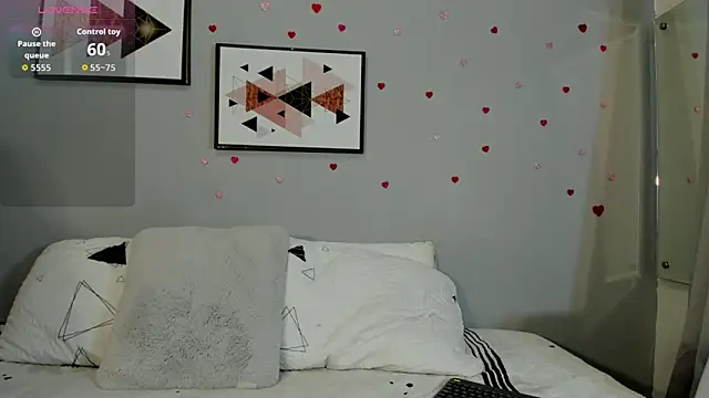 PauleteW10 online show from 03-10-26, 12:32