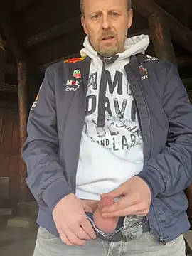 Snapshot of FrankdieSchwuchtel chatting on 03-29-26, 02:39 FrankdieSchwuchtel online show from 03-29-26, 02:39