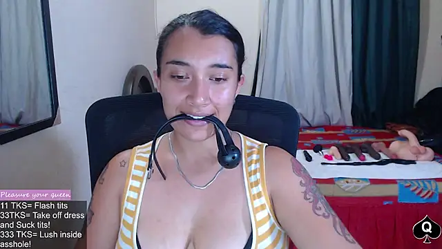 Snapshot of Robin_H00t_2 chatting on 05-27-26, 01:57 Robin H00t 2 online show from 05-27-26, 01:57