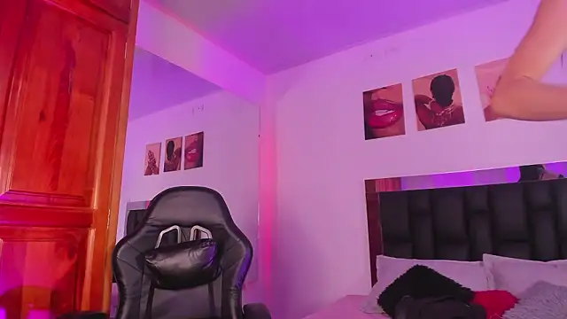 Snapshot of Isabella_Moon9 chatting on 02-28-26, 11:44 Isabella Moon9 online show from 02-28-26, 11:44