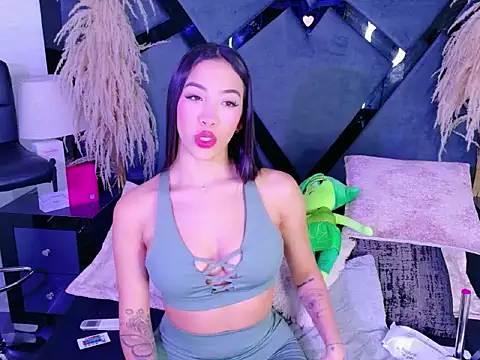 KylieWhitee online show from 04-21-26, 01:06