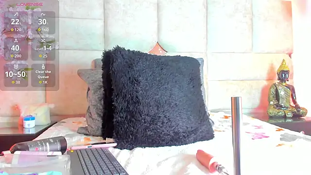 IsabelaRoman online show from 03-31-26, 01:33