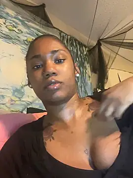 Snapshot of Ebonythroat777 chatting on 03-01-26, 04:47 Ebonythroat777 online show from 03-01-26, 04:47