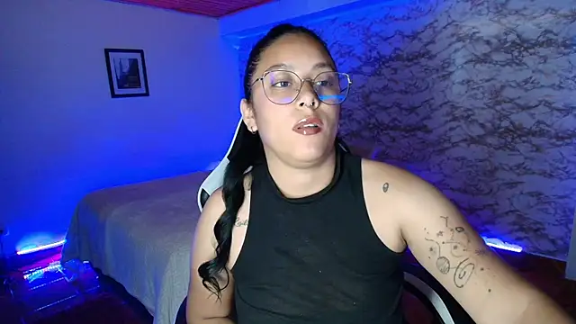Snapshot of Camila_IRoose chatting on 04-22-26, 10:00 Camila IRoose online show from 04-22-26, 10:00