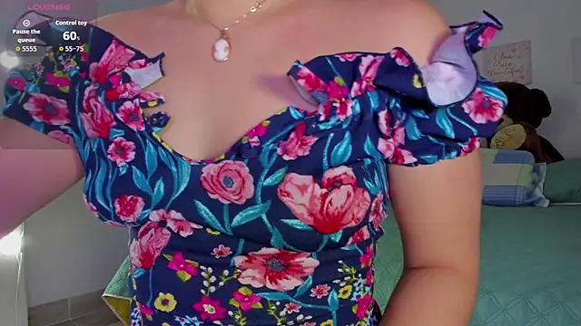 Snapshot of Alessandra_01 chatting on 02-06-26, 11:13 Alessandra 01 online show from 02-06-26, 11:13