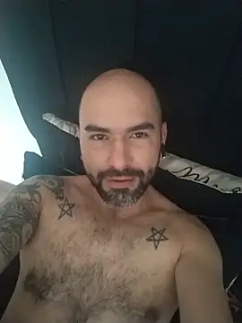 Snapshot of hairyandbigmann chatting on 07-22-26, 03:59 hairyandbigmann online show from 07-22-26, 03:59