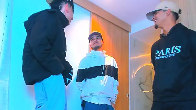 Snapshot of TheBatMansion chatting on 02-12-26, 07:36 TheBatMansion online show from 02-12-26, 07:36