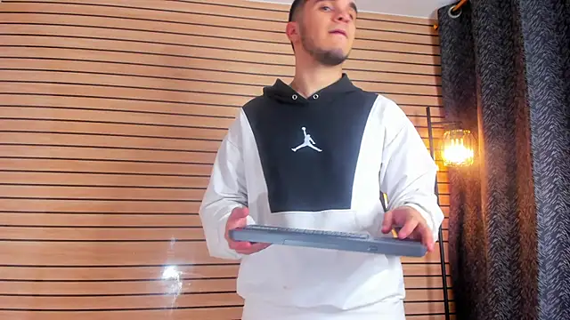 TheBatMansion online show from 04-21-26, 01:42