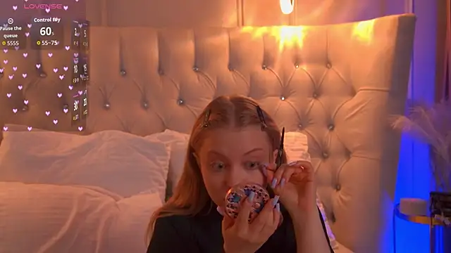 MollyHilton online show from 04-19-26, 07:27