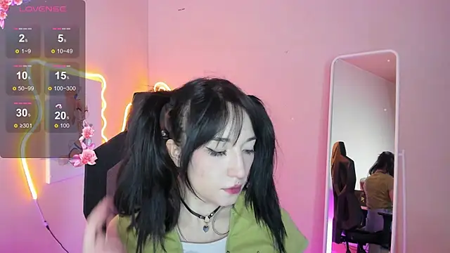 Snapshot of AliceeinWonderlanddd chatting on 02-08-26, 02:37 AliceeinWonderlanddd online show from 02-08-26, 02:37