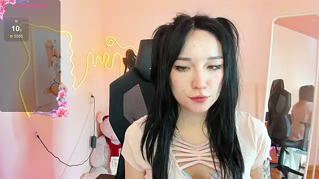 Snapshot of AliceeinWonderlanddd chatting on 02-20-26, 06:26 AliceeinWonderlanddd online show from 02-20-26, 06:26