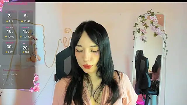 AliceeinWonderlanddd online show from 04-11-26, 07:45