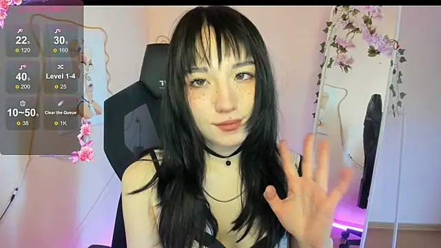 AliceeinWonderlanddd online show from 04-12-26, 07:13