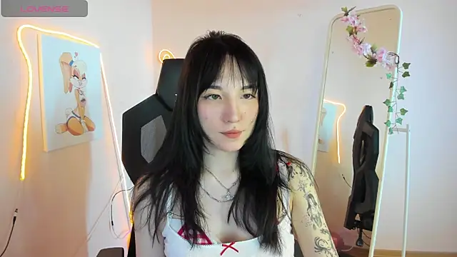 AliceeinWonderlanddd online show from 05-18-26, 05:24