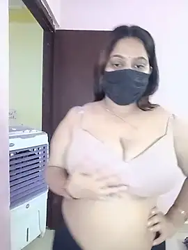 Snapshot of Aliya_Hott chatting on 05-18-26, 03:24 Aliya Hott online show from 05-18-26, 03:24