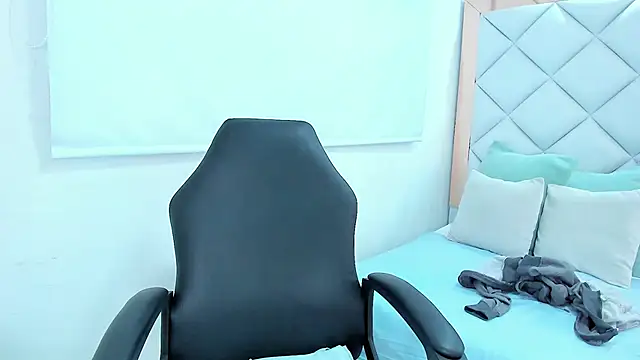 crystalstonee online show from 03-12-26, 07:42