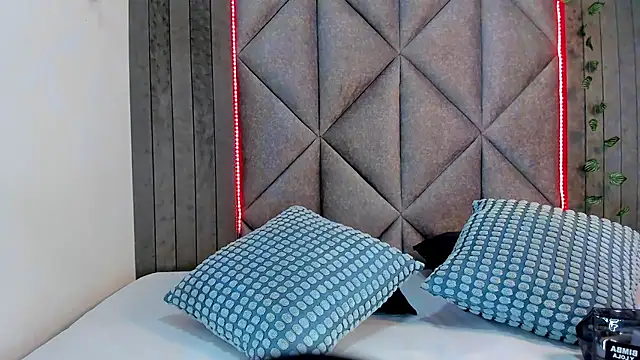 AnnieRouse   online show from 04-07-26, 11:43