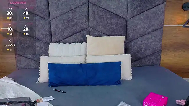 AnnieRouse   online show from 05-07-26, 11:37