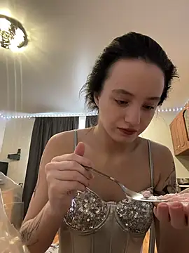 Snapshot of MiaTee chatting on 02-01-26, 03:49 MiaTee online show from 02-01-26, 03:49