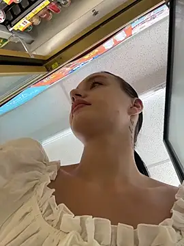 MiaTee online show from 04-17-26, 02:03