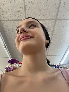 MiaTee online show from 04-22-26, 02:03